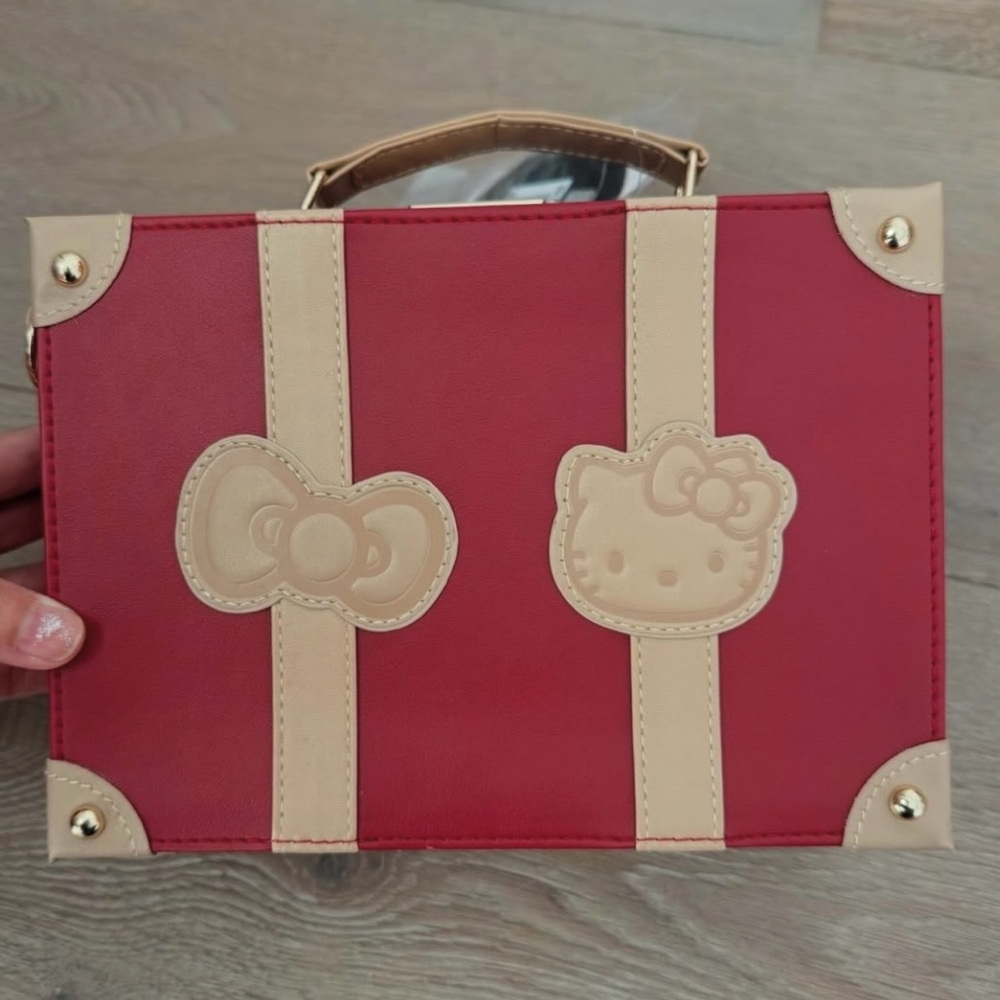 Hello Kitty x Arnold Palmer Suitcase Camera Bag